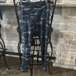 Camouflage ATHLETA Capri Interval Stash Leggings Sz XS